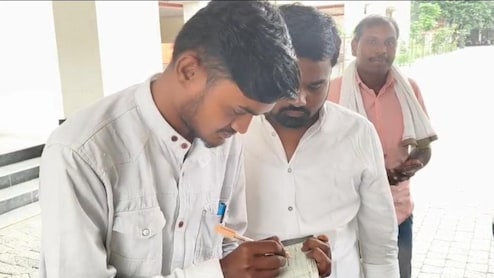 Akola News: पीक विम्यात शेतकऱ्यांची क्रूर थट्टा; अकोल्यात खात्यात जमा झाले फक्त 3, 5, आणि 21 रुपये 85 पैसे!