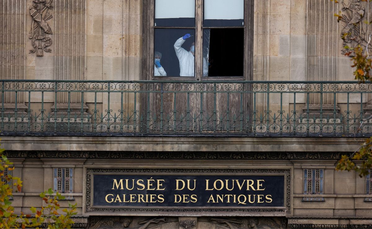 We Failed: Louvre Director Admits Inadequate Camera Surveillance After Heist