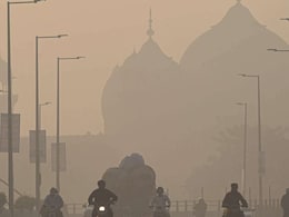 पाकिस्तान के लाहौर में शुरू जहरीली हवा का कहर, तैनात हुई बड़ी-बड़ी एंटी स्मॉग कैनन  पाकिस्तान के लाहौर में शुरू जहरीली हवा का कहर, तैनात हुई बड़ी-बड़ी एंटी स्मॉग कैनन