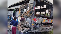 Ashoknagar Bus Fire: चलती यात्री बस में लगी भीषण आग, जलकर राख, मौके पर नहीं पहुंचे&nbsp;जिम्मेदार अधिकारी, देखिए तस्वीरें