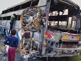 Ashoknagar Bus Fire: चलती यात्री बस में लगी भीषण आग, जलकर राख, मौके पर नहीं पहुंचे जिम्मेदार अधिकारी, देखिए तस्वीरें Ashoknagar Bus Fire: चलती यात्री बस में लगी भीषण आग, जलकर राख, मौके पर नहीं पहुंचे जिम्मेदार अधिकारी, देखिए तस्वीरें