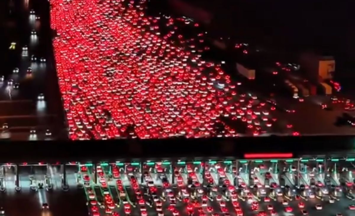 Video: Cars Stuck For Miles As China Highway Sees Massive Jam