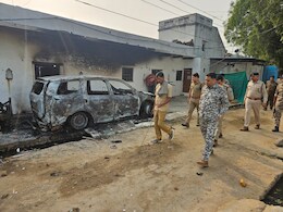 भिंड में दलित युवक की हत्या, आक्रोशित परिजनों ने आरोपी के घर में तोड़फोड़ कर गाड़ियों में लगाई आग, भारी पुलिस बल तैनात भिंड में दलित युवक की हत्या, आक्रोशित परिजनों ने आरोपी के घर में तोड़फोड़ कर गाड़ियों में लगाई आग, भारी पुलिस बल तैनात