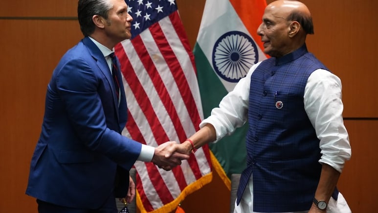 चीन को सिग्नल! टैरिफ टेंशन के बीच भारत ने अमेरिका से किया 10 साल का बड़ा रक्षा करार चीन को सिग्नल! टैरिफ टेंशन के बीच भारत ने अमेरिका से किया 10 साल का बड़ा रक्षा करार