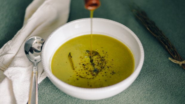 Palak dishes for winter: Make nourishing soups with spinach