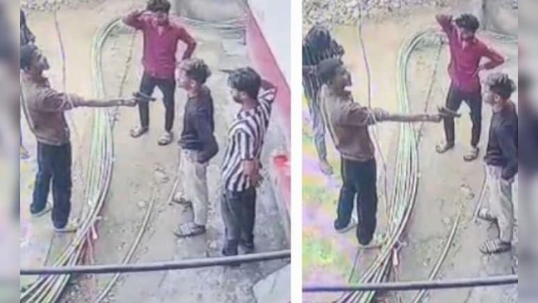 दहला देगा बिहार से सामने आया मर्डर का LIVE वीडियो, बात करते-करते सीने में उतार दी 4 गोली दहला देगा बिहार से सामने आया मर्डर का LIVE वीडियो, बात करते-करते सीने में उतार दी 4 गोली