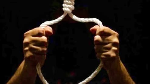 पत्नी की गला घोंटकर हत्या के बाद फांसी के फंदे से झूला पति, दो बच्चे हुए अनाथ  