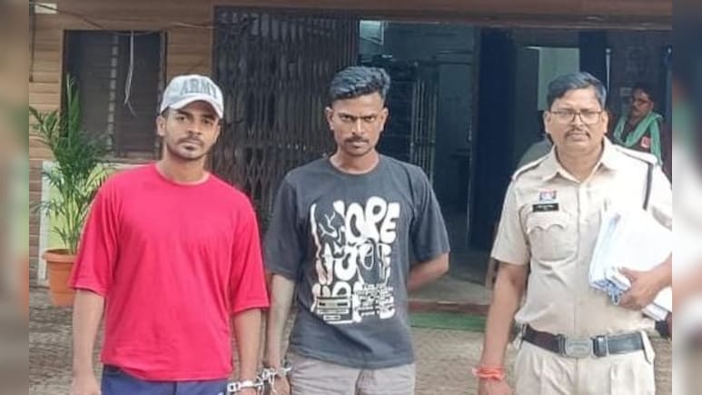 रायपुर में पुलिस और साइबर क्राइम टीम की बड़ी कार्रवाई, हेरोइन के साथ पकड़े दो और ड्रग पेडलर; अब तक 29 गिरफ्तार रायपुर में पुलिस और साइबर क्राइम टीम की बड़ी कार्रवाई, हेरोइन के साथ पकड़े दो और ड्रग पेडलर; अब तक 29 गिरफ्तार