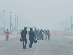 Delhi&#039;s Air Quality Worsens On Diwali; 34 Out Of 38 Stations In &#039;Red Zone&#039;