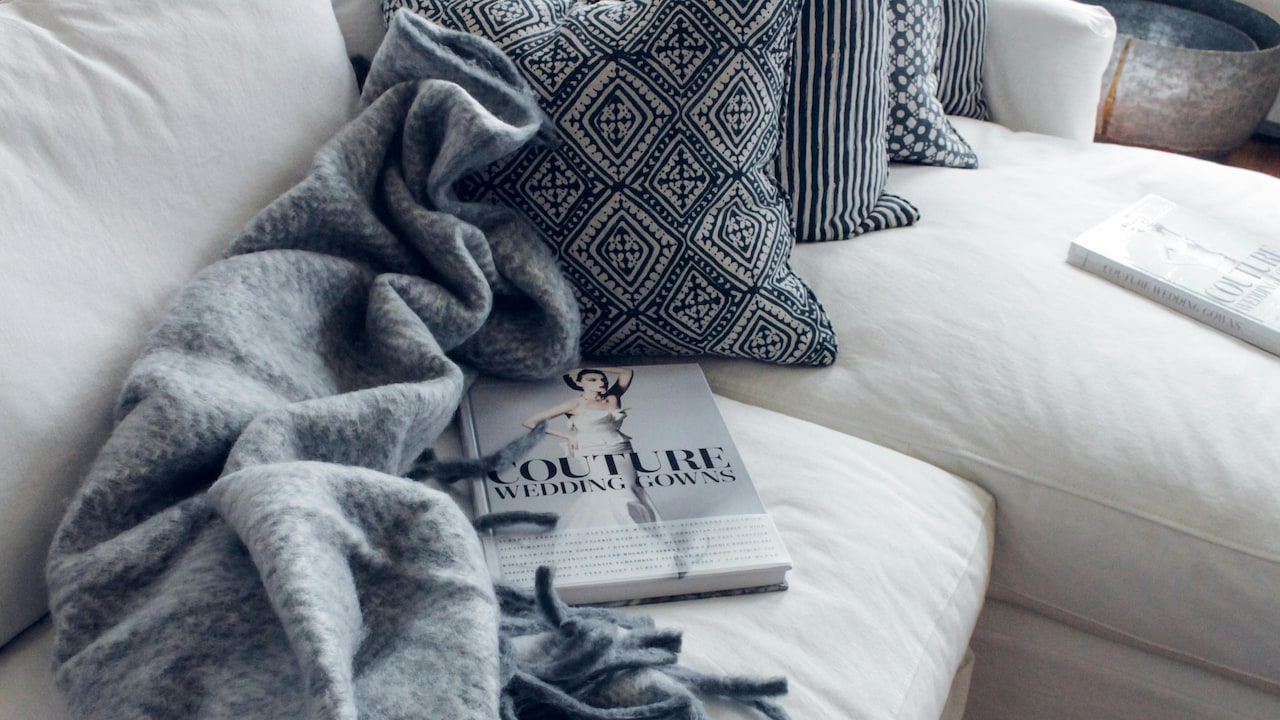 Top 5 Pet-Proof Sofa Throws That Resist Scratches, Stains And Fur