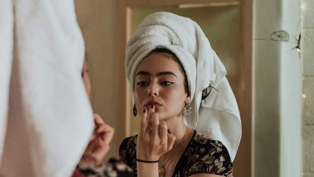 Diwali Party Skincare Mistakes To Avoid: Tips For Glowing, Healthy Skin Diwali Party Skincare Mistakes To Avoid: Tips For Glowing, Healthy Skin