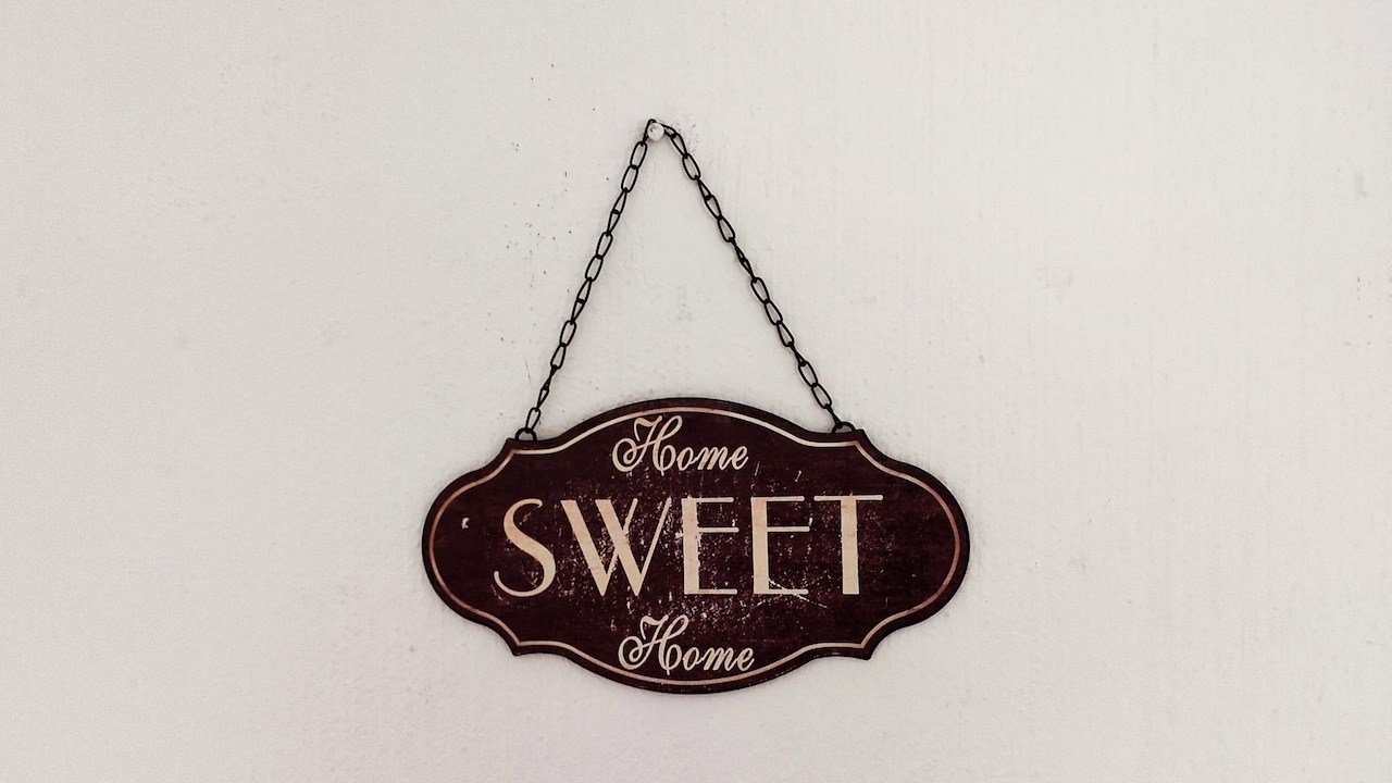Bring Charming home decorative plaques to brighten your space this Diwali