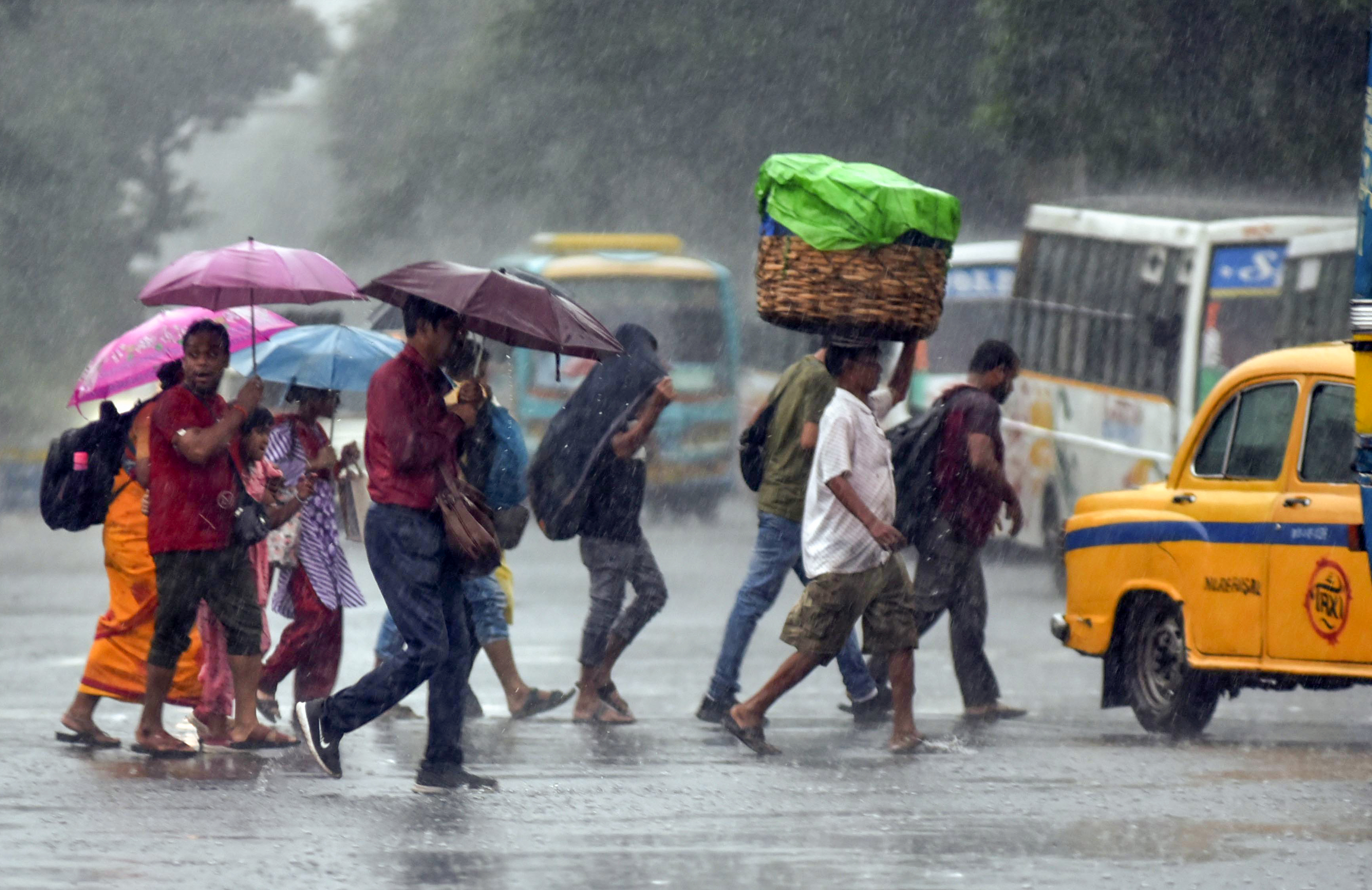खतरनाक हुआ चक्रवाती तूफान मोंथा! कहां-कहां होगी बारिश, यहां जानें मौसम विभाग का अपडेट
