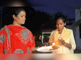 हिंसा से उजाले तक: आत्मसमर्पित नक्सलियों ने वर्षों बाद मनाई मुख्यधारा की दिवाली  पूरे देश में दीपावली का पर्व हिंसा से उजाले तक: आत्मसमर्पित नक्सलियों ने वर्षों बाद मनाई मुख्यधारा की दिवाली  पूरे देश में दीपावली का पर्व