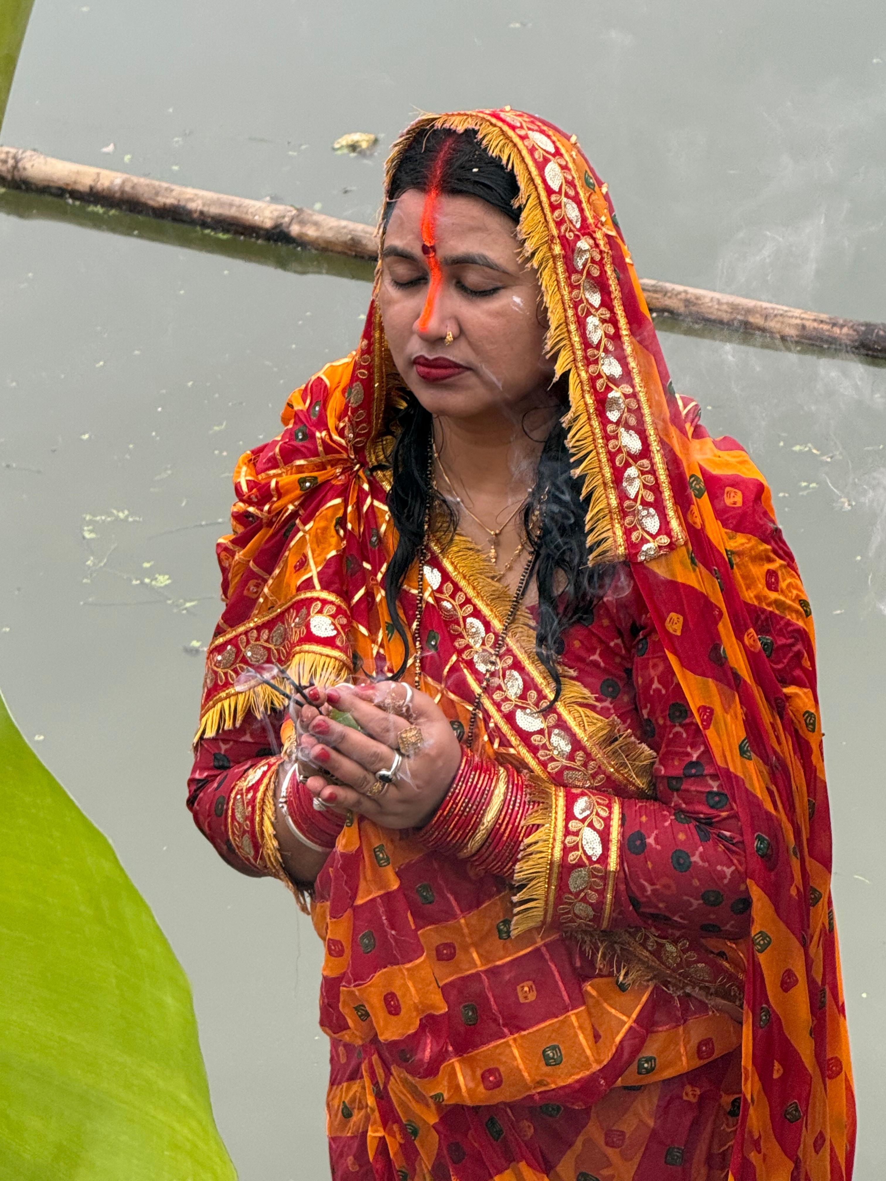 बिहार रणजी टीम के वाइस कैप्टन वैभव सूर्यवंशी की मां ने आस्था के साथ किया छठ व्रत