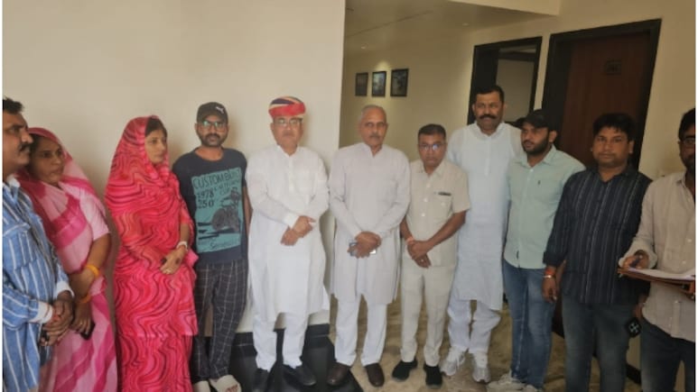 Rajasthan: पूर्व मंत्री गोविंदराम मेघवाल के ड्राइवर से धक्का-मुक्की, आरोपी ने मांगी लिखित माफी; मेघवाल ने लगाया गले