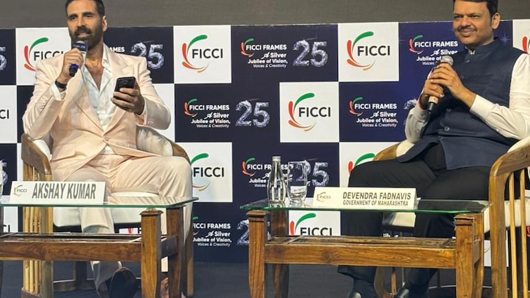 आम के बाद संतरे पर अटके अक्षय कुमार, फड़नवीस बोले– 'ये तो सिर्फ नागपुर वाले ही जानते हैं कैसे खाते हैं ऑरेंज!'
