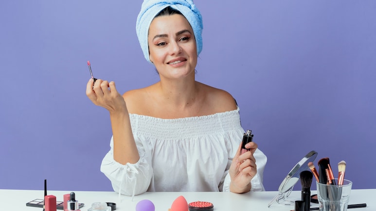 Myntra Diwali Sale: Huda Beauty के प्रोडक्ट खरीदने का सुनहरा मौका, मिल रहा इन पर 50% तक डिस्काउंट Myntra Diwali Sale: Huda Beauty के प्रोडक्ट खरीदने का सुनहरा मौका, मिल रहा इन पर 50% तक डिस्काउंट