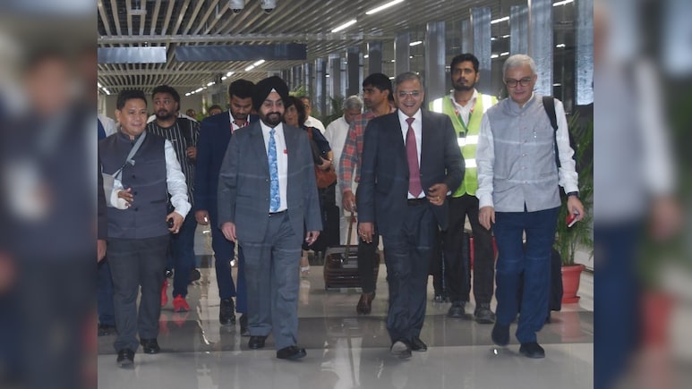 बिहार चुनाव की उलटी गिनती शुरू, पटना पहुंची आयोग की टीम, आज दलों के साथ बैठक, कल प्रेस कॉन्फ्रेंस
