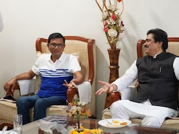 Karjat-Jamkhed : कर्जत-जामखेडचा नवा अध्याय: रोहित पवारांच्या निष्ठावान नेत्याची सभापती राम शिंदेंशी 'डील'? Karjat-Jamkhed : कर्जत-जामखेडचा नवा अध्याय: रोहित पवारांच्या निष्ठावान नेत्याची सभापती राम शिंदेंशी 'डील'?