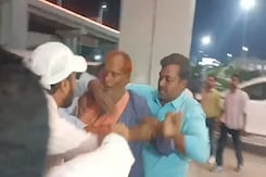 Scuffle Erupts At Patna Airport As Congress Workers Protest Against Bihar Leadership Scuffle Erupts At Patna Airport As Congress Workers Protest Against Bihar Leadership