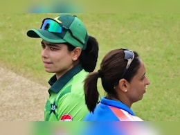 महिला वर्ल्ड कप में भी जारी रहा 'नो हैंडशेक', हरमनप्रीत कौर ने पाकिस्तानी कप्तान से हाथ नहीं मिलाया महिला वर्ल्ड कप में भी जारी रहा 'नो हैंडशेक', हरमनप्रीत कौर ने पाकिस्तानी कप्तान से हाथ नहीं मिलाया