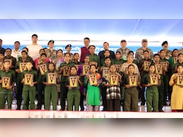 महाराष्ट्र में नक्सल की कैसे हुई थी शुरुआत? भूपति सहित 61 माओवादियों के सरेंडर से टूटी 'लाल आतंक' की कमर महाराष्ट्र में नक्सल की कैसे हुई थी शुरुआत? भूपति सहित 61 माओवादियों के सरेंडर से टूटी 'लाल आतंक' की कमर