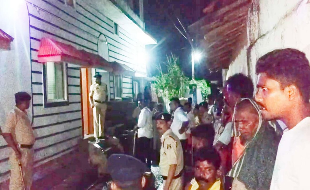 Illegal Liquor: दुधली में अवैध शराब को लेकर बवाल; पुलिस ने इतने लोगों को किया गिरफ्तार, जानिए पूरा मामला