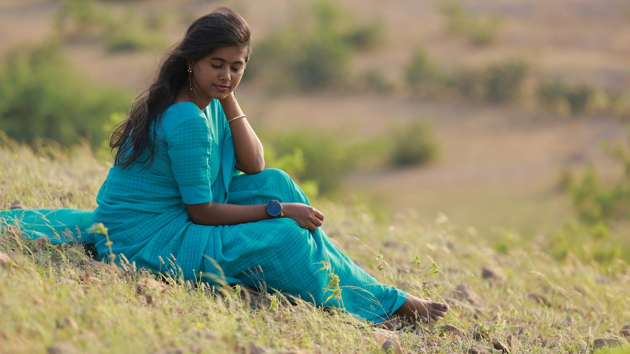 How To Style Cotton Sarees for Parties: Chic Ways To Avoid A Plain Look