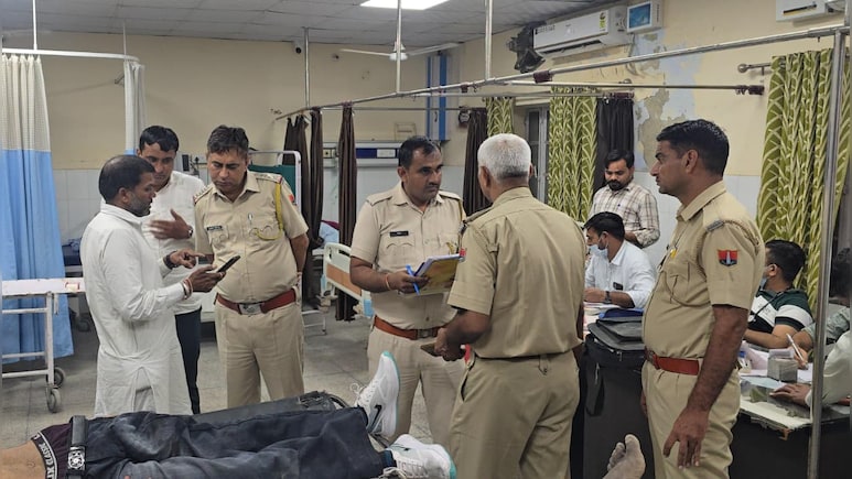 हनुमानगढ़ में भीषण सड़क हादसा, पिकअप ने बाइक सवार को मारी टक्कर; दो लोगों की मौके पर मौत एक घायल हनुमानगढ़ में भीषण सड़क हादसा, पिकअप ने बाइक सवार को मारी टक्कर; दो लोगों की मौके पर मौत एक घायल