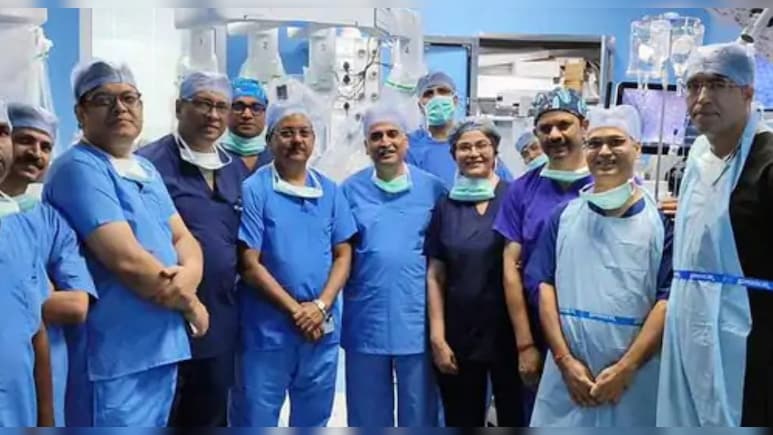 जयपुर के SMS अस्‍पताल में रोबोट की सहायता से क‍िडनी का ट्रांसप्‍लांट, मां ने बेटे को दी क‍िडनी