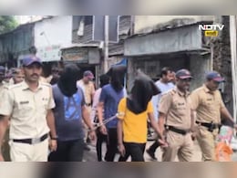 Pune News: बदला तो फिक्स, आता फक्त बॉड्या मोजा! आंदेकर गँगच्या भाईंचा माज, मग पोलीसांचा दणका Pune News: बदला तो फिक्स, आता फक्त बॉड्या मोजा! आंदेकर गँगच्या भाईंचा माज, मग पोलीसांचा दणका