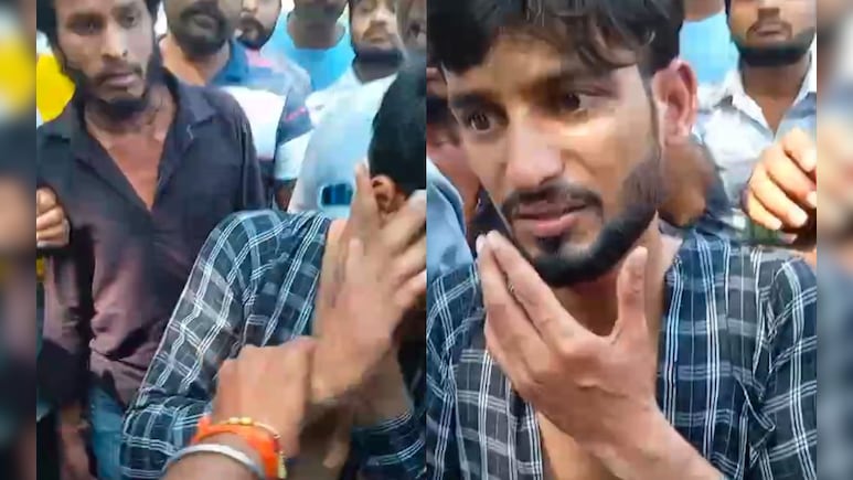 नकल करने पर शिक्षक ने 26 बच्चों को पाइप से मारा, छात्र-छात्राओं को आई चोटें; बदले में ग्रामीणों ने पीटा नकल करने पर शिक्षक ने 26 बच्चों को पाइप से मारा, छात्र-छात्राओं को आई चोटें; बदले में ग्रामीणों ने पीटा