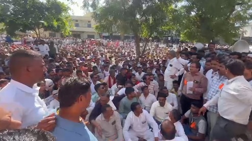 खनन परियोजना के खिलाफ प्रदर्शन करने पहुंचे सैकड़ों ग्रामीण, SDM को ज्ञापन सौंपकर दी अनोदलन की चेतावनी  