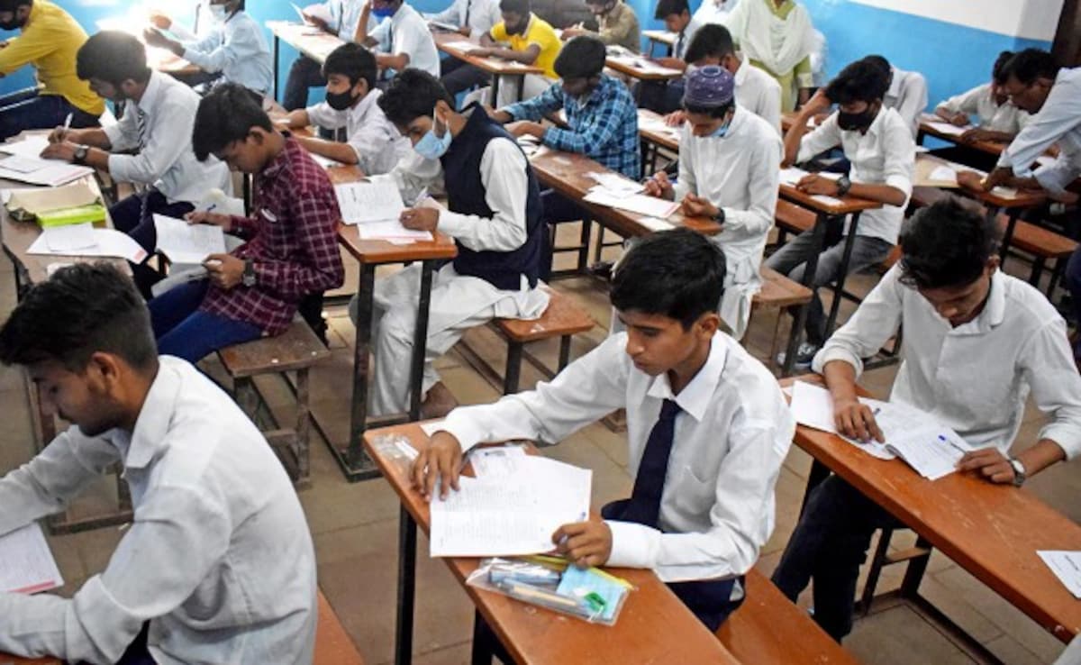 CBSE Exam 2026: CBSE छात्रों के लिए टॉपर बनने वाले टिप्स, ऐसे बनाएं अपना रूटीन