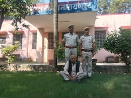 कोटपूतली-बहरोड़: 70 साल के बुजुर्ग का अनोखा कारनामा, मोटरसाइकिल पर ले जा रहा था देशी शराब के 52 पव्वे  कोटपूतली-बहरोड़: 70 साल के बुजुर्ग का अनोखा कारनामा, मोटरसाइकिल पर ले जा रहा था देशी शराब के 52 पव्वे