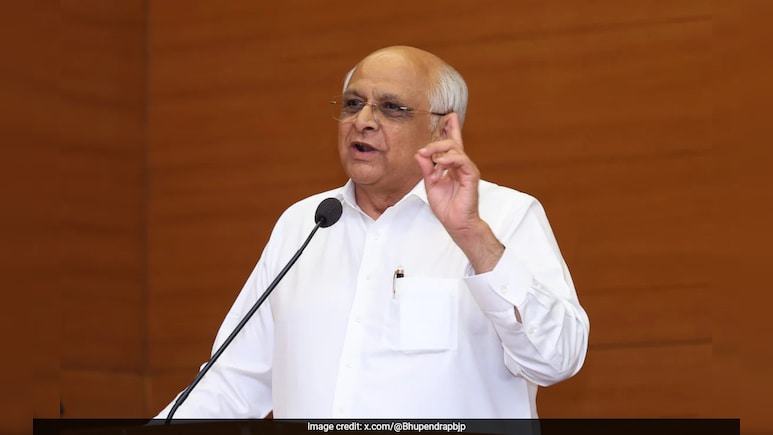 गुजरात में CM को छोड़ सभी 16 मंत्रियों का इस्तीफा, कल मिलेगी नई कैबिनेट; जानें 'मिशन क्लीन' की असल वजह