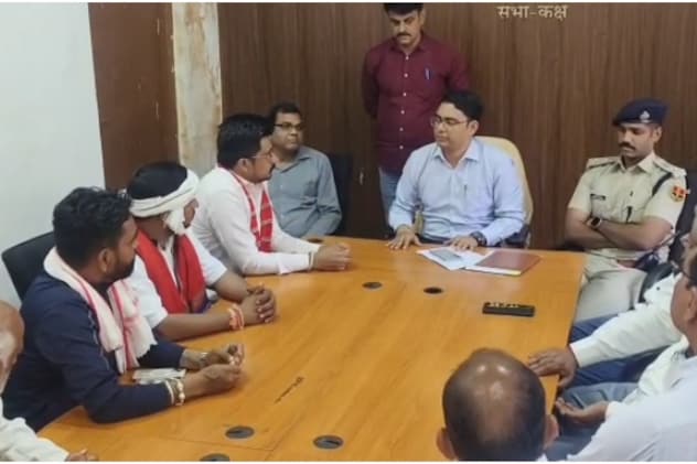 हिरासत में मौत का मामला: डूंगरपुर में तड़के 3.30 बजे तक चली वार्ता रही बेनतीजा, जानें अब तक क्या हुआ हिरासत में मौत का मामला: डूंगरपुर में तड़के 3.30 बजे तक चली वार्ता रही बेनतीजा, जानें अब तक क्या हुआ
