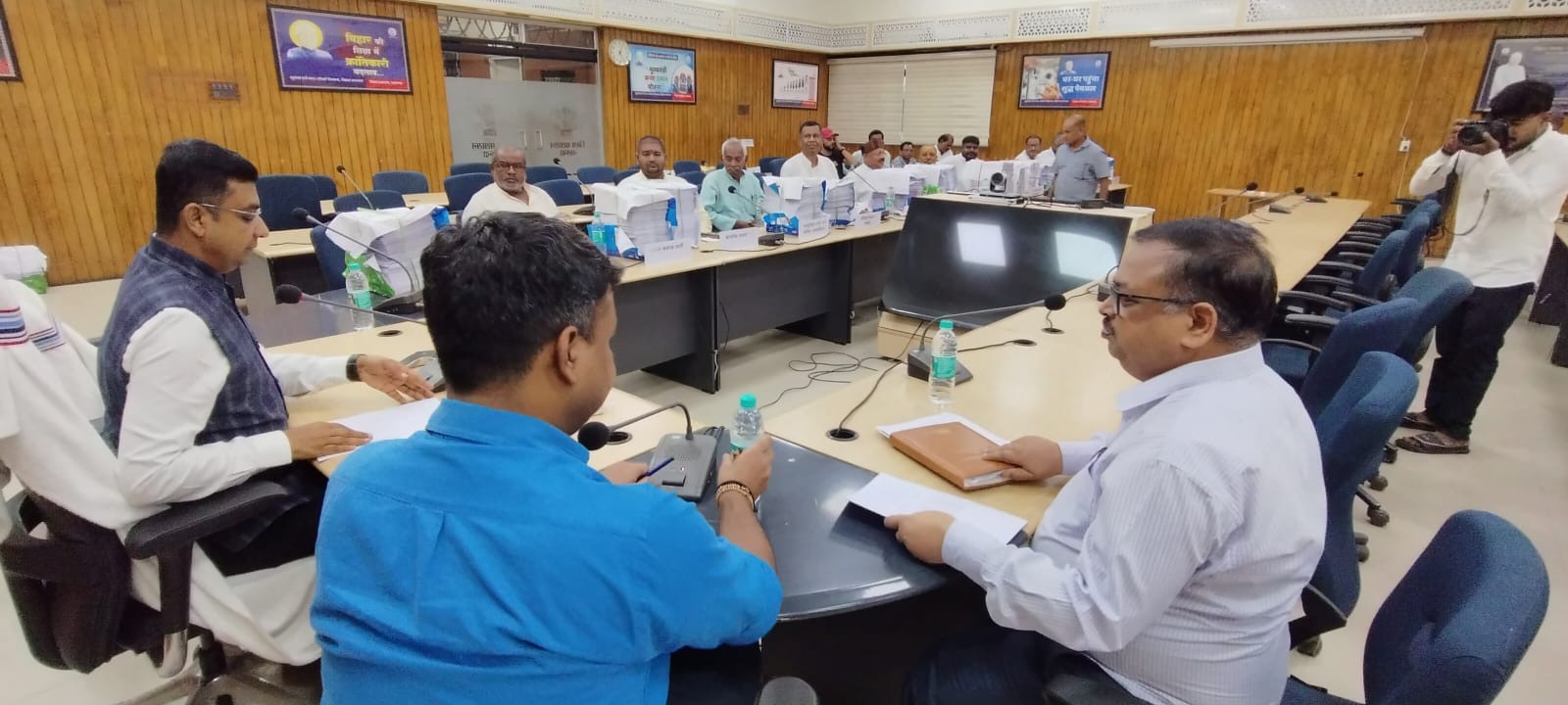 नवादा में मतदाता सूची का अंतिम प्रकाशन: 95,959 वोटरों के नाम हटे, युवा मतदाता बनेंगे निर्णायक