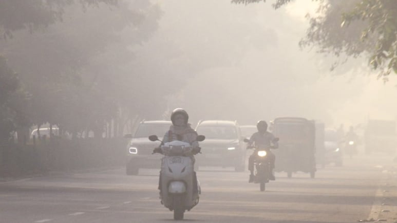 धनतेरस पर प्रदूषण में डूबा दिल्ली-NCR, आनंद विहार और वजीरपुर का AQI 350 पार, देखें कैसा है आपके इलाके का हाल धनतेरस पर प्रदूषण में डूबा दिल्ली-NCR, आनंद विहार और वजीरपुर का AQI 350 पार, देखें कैसा है आपके इलाके का हाल