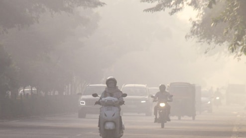 Pollution Live: दिल्ली, गुरुग्राम समेत इन जगहों पर भी हवा में घुला जहर, बाहर निकलने से पहले सावधान!
