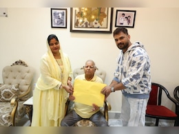 लालू यादव के हाथों सिंबल मिलने पर खेसारी लाल खुश, फैंस से कहा- मैं कोई परंपरागत नेता नहीं हूं... लालू यादव के हाथों सिंबल मिलने पर खेसारी लाल खुश, फैंस से कहा- मैं कोई परंपरागत नेता नहीं हूं...