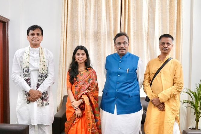 Bihar Election 2025 News Live : BJP में शामिल हुईं मैथिली ठाकुर, बिहार में इस सीट से लड़ सकती हैं चुनाव