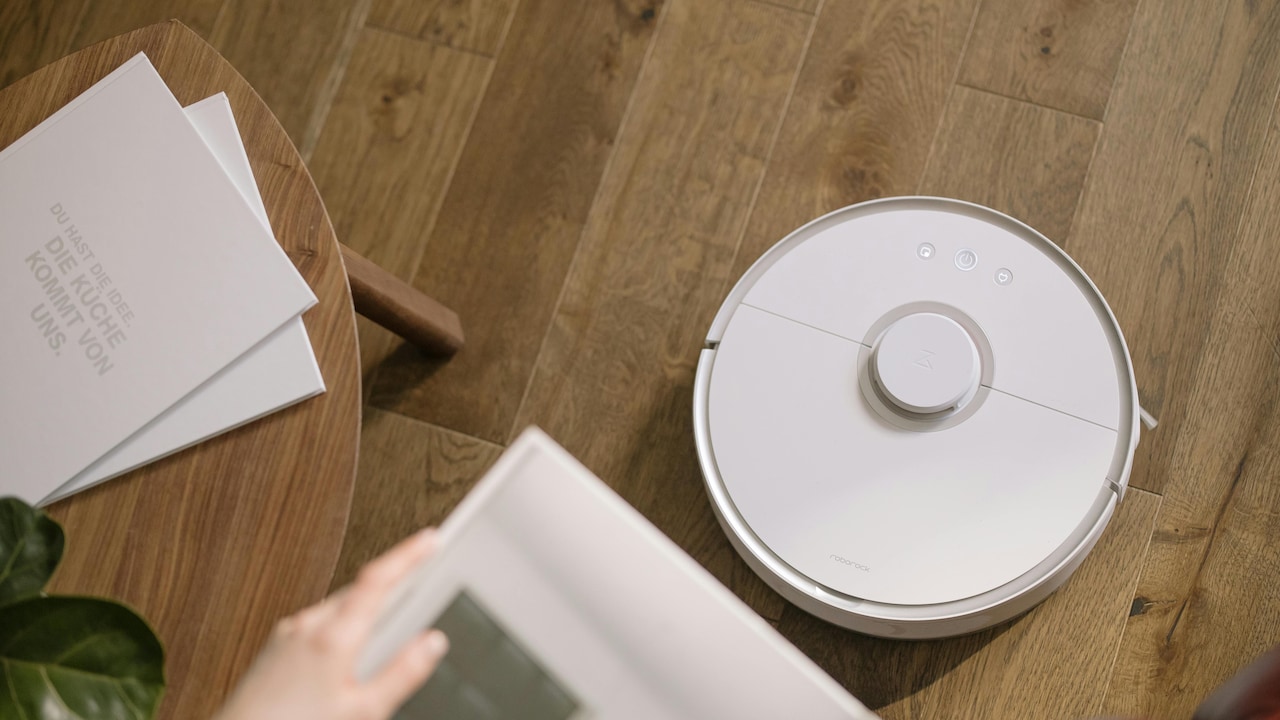 Robotic vacuum cleaners 
