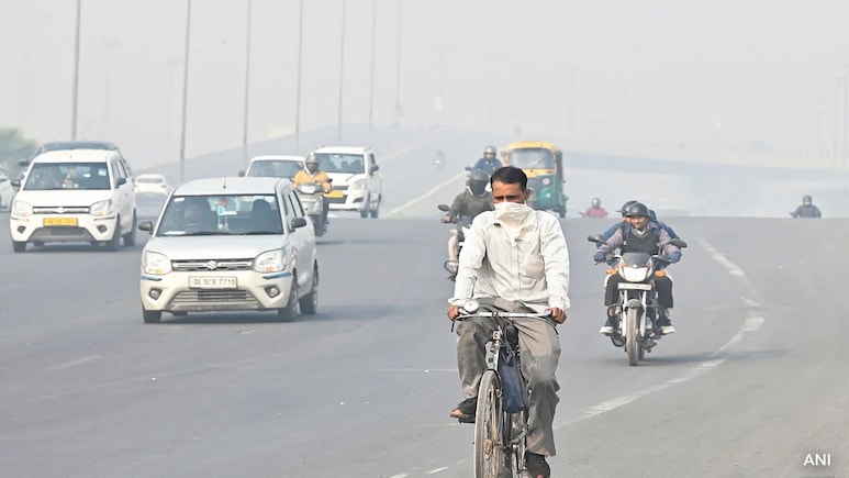 AQI Above 350 Today As Delhi Gears Up For Diwali Weekend AQI Above 350 Today As Delhi Gears Up For Diwali Weekend