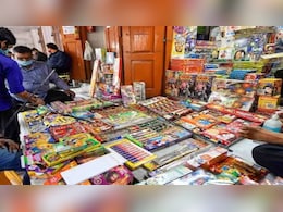 दिल्ली पुलिस का अवैध पटाखा कारोबार पर बड़ा एक्शन, 1645 किलो अवैध पटाखे जब्त, 6 आरोपी गिरफ्तार दिल्ली पुलिस का अवैध पटाखा कारोबार पर बड़ा एक्शन, 1645 किलो अवैध पटाखे जब्त, 6 आरोपी गिरफ्तार
