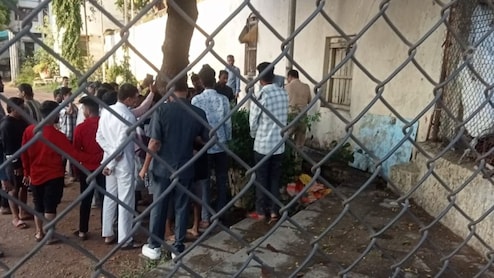 Man Tries To Stab Him, Unarmed Senior Cop Grabs Colleague's Gun And Fires