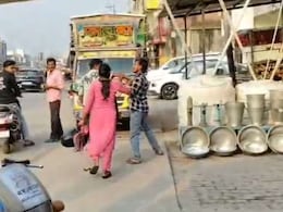 भैया को तू खटके! बहन को प्रेमी संग देखते ही भाई आगबबूला, रूड़की में हाइवे पर जमकर चले लात घूंसे  भैया को तू खटके! बहन को प्रेमी संग देखते ही भाई आगबबूला, रूड़की में हाइवे पर जमकर चले लात घूंसे