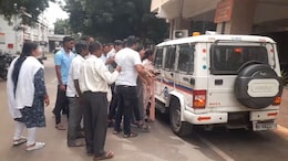 Dhule Crime : मुलगी रडत रडत घरी आली अन् कुटुंबियांच्या पायाखालची जमिनच सरकली! नराधम काकाने पुतणीसोबत केलं सर्वात भयंकर कृत्य