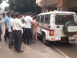 Dhule Crime : मुलगी रडत रडत घरी आली अन् कुटुंबियांच्या पायाखालची जमिनच सरकली! नराधम काकाने पुतणीसोबत केलं सर्वात भयंकर कृत्य Dhule Crime : मुलगी रडत रडत घरी आली अन् कुटुंबियांच्या पायाखालची जमिनच सरकली! नराधम काकाने पुतणीसोबत केलं सर्वात भयंकर कृत्य